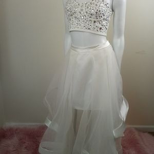 Long white ladies skirt